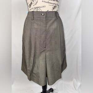Izod Gray Plaid Women's Shorts (v)